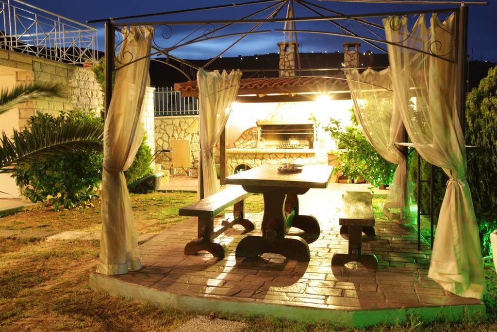 Villa Christine - Maisonettes With Fireplace Aliveri Luaran gambar
